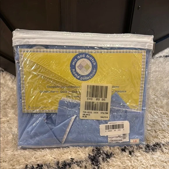 Valance Set Blue with white buttons - Picture 3 of 5